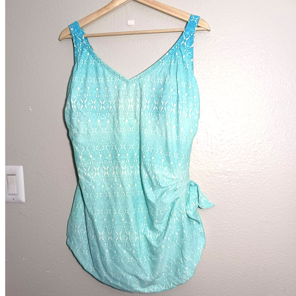 Maxine of Hollywood Women's Geometric Aqua Size 18 Swimsuit